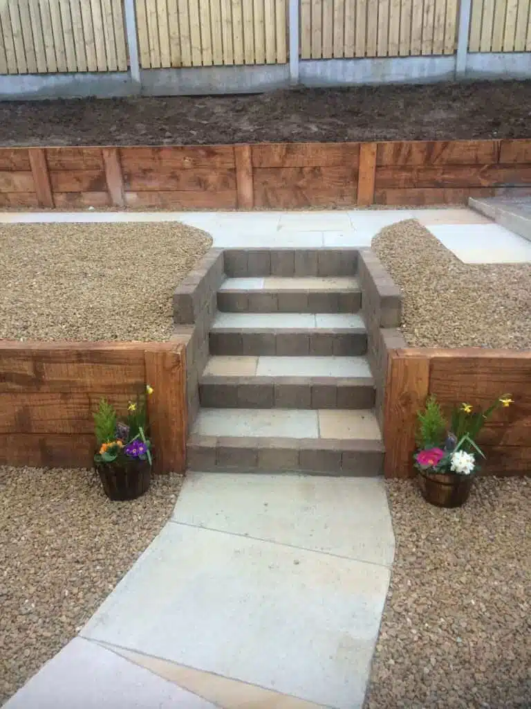 GRAVEL patio